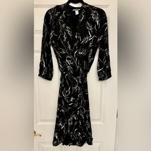 H&M - Pleated belted 3/4 sleeves dress- Knee-length - Black & white - SZ-4